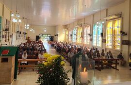 La feligresía participa de las actividades religiosas de la parroquia.