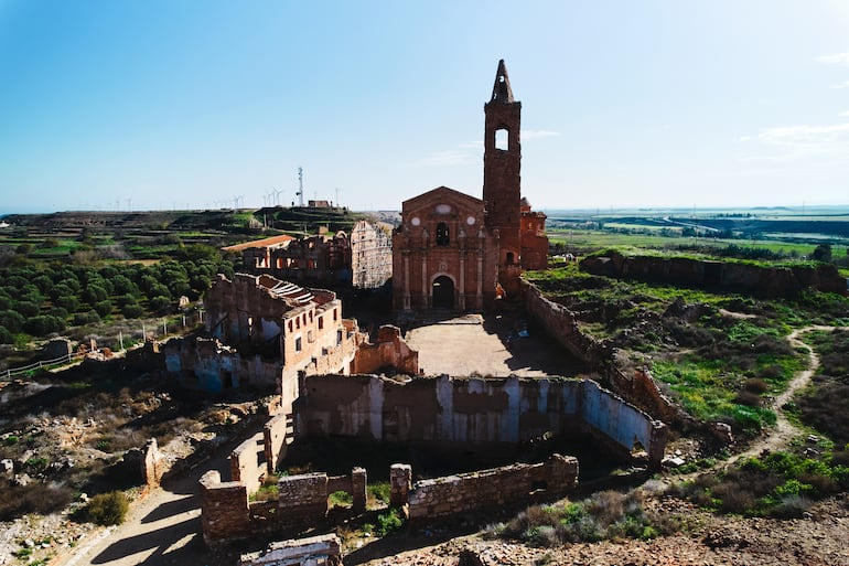 Otra vista de Belchite la ciudad fantasma en ruinas tras la Guerra Civil Española.