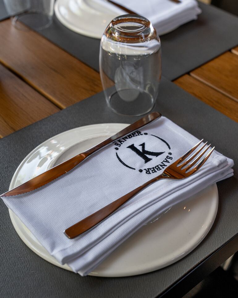 Kessel Sanber prioriza la comodidad del cliente y la excelencia en el servicio, perfeccionando cada detalle para ofrecer una experiencia integral que supera lo convencional.