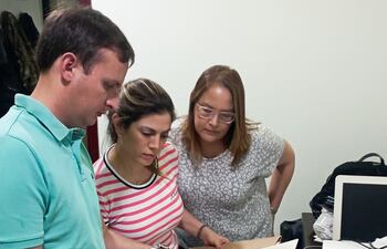 Las fiscalas María José Abed y Patricia Sánchez, siguen a cargo de la investigación sobre Rodolfo Melgarejo en relación al presunto hurto de un maletín. El fiscal Giovaani Grisetti fue desafectado tras su traslado a otra unidad.