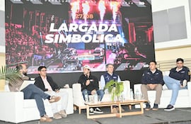 Esta noche en el Salón Medallistas del COP se dieron más detalles del Rally del Paraguay. En uso de la palabra Fau Zaldívar, tricampeón sudamericano.