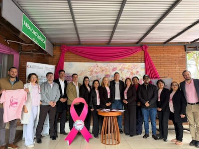 Miembros de la Asociación de Apoyo Contra el Cáncer Multidisciplinario del Amambay (AACCMA), realizaron el lanzamiento de la campaña Octubre Rosa, con presencia de autoridades locales.