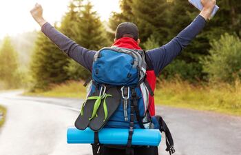 Concepto de viaje de mochilero.