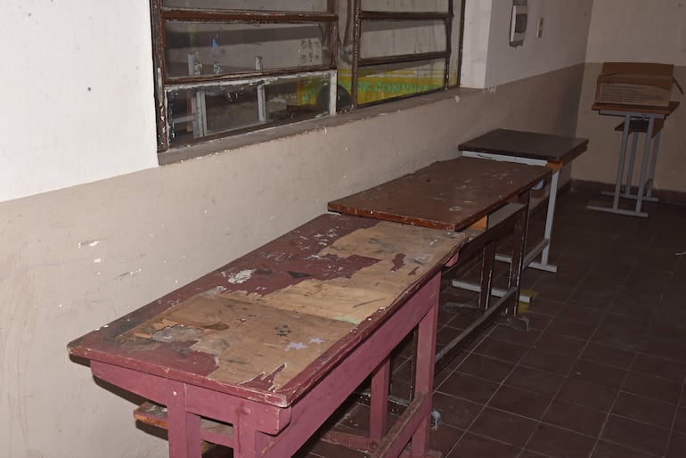 Mobiliario en pésimo estado en el Centro inclusivo N° 15.