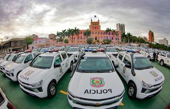 Según fuentes oficiales de Itaipú, la entidad entregó 600 patrulleras, 1.000 motocicletas, 2.800 equipos de comunicación y 1.500 chalecos antibalas a la Policía Nacional en el año 2025.