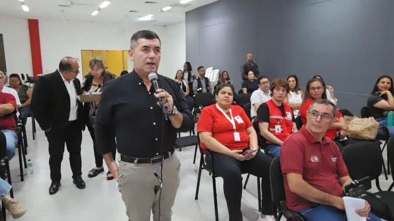 El diputado Diosnel Aguilera ( PLRA) puso en duda la transparencia y el ritmo de ejecución del proyecto. Dijo que las empresas ya recibieron millonarios fondos y aún no se ven los trabajos.