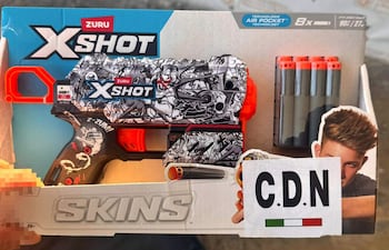 Fotografía cedida por la Secretaría de Seguridad Pública, Protección a la Ciudadanía y Prevención Social, que muestra el empaque de un juguete bélico este domingo, en Guadalupe (México).