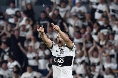 El uruguayo Facundo Zabala, jugador de Olimpia, celebra un gol en el partido frente a Fluminense por la Copa Libertadores en el estadio Defensores del Chaco, en Asunción.