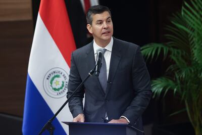 El presidente de Paraguay, Santiago Peña, habla durante la inauguración del Foro Latinoamericano y del Caribe de la Competencia de la Organización para la Cooperación y el Desarrollo Económico (OCDE) y el Banco Interamericano de Desarrollo (BID) este martes, en Asunción (Paraguay).