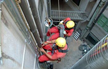 Las condiciones reales de trabajo pueden variar dependiendo del sector, del nivel de organización sindical y del tipo de vínculo laboral existente.