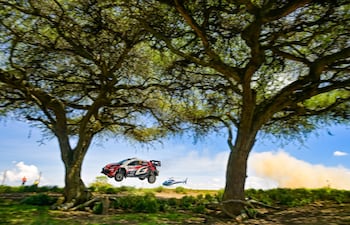 Una postal –con el auto de Oliver Solberg– en el mítico salto de Miti Mbilli. Foto: TGR WRT/McKlein.