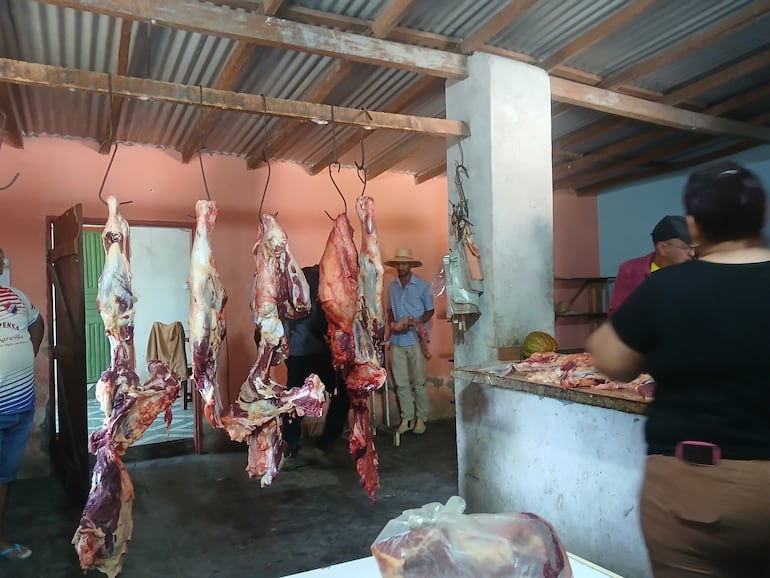En 30 minutos esta carnicería vendó toda la carne vacuna que acaba de conseguir.