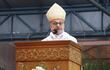El monseñor Francisco Pistilli durante la misa de este jueves en Caacupé.