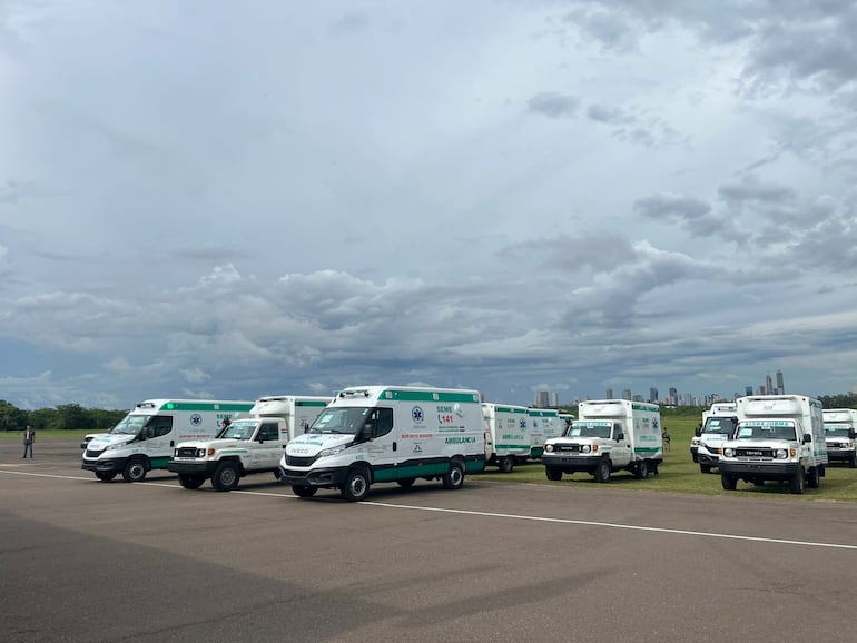 El Ejecutivo presentó 30 nuevas ambulancias entregadas al Ministerio de Salud.