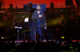 El cantante puertorriqueño Ricky Marti durante un concierto junto a la Orquesta Sinfónica de Puerto Rico, en el Coliseo José Miguel Agrelot, en San Juan (Puerto Rico). El artista puertorriqueño Ricky Martin no enfrentará cargos por presuntamente cometer agresión sexual ni violencia doméstica contra un sobrino que lo inculpó por dichos actos, informó este viernes el Departamento de Justicia local.