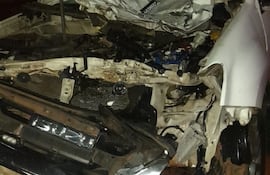La camioneta, propiedad de la Policía Nacional, quedó inservible.