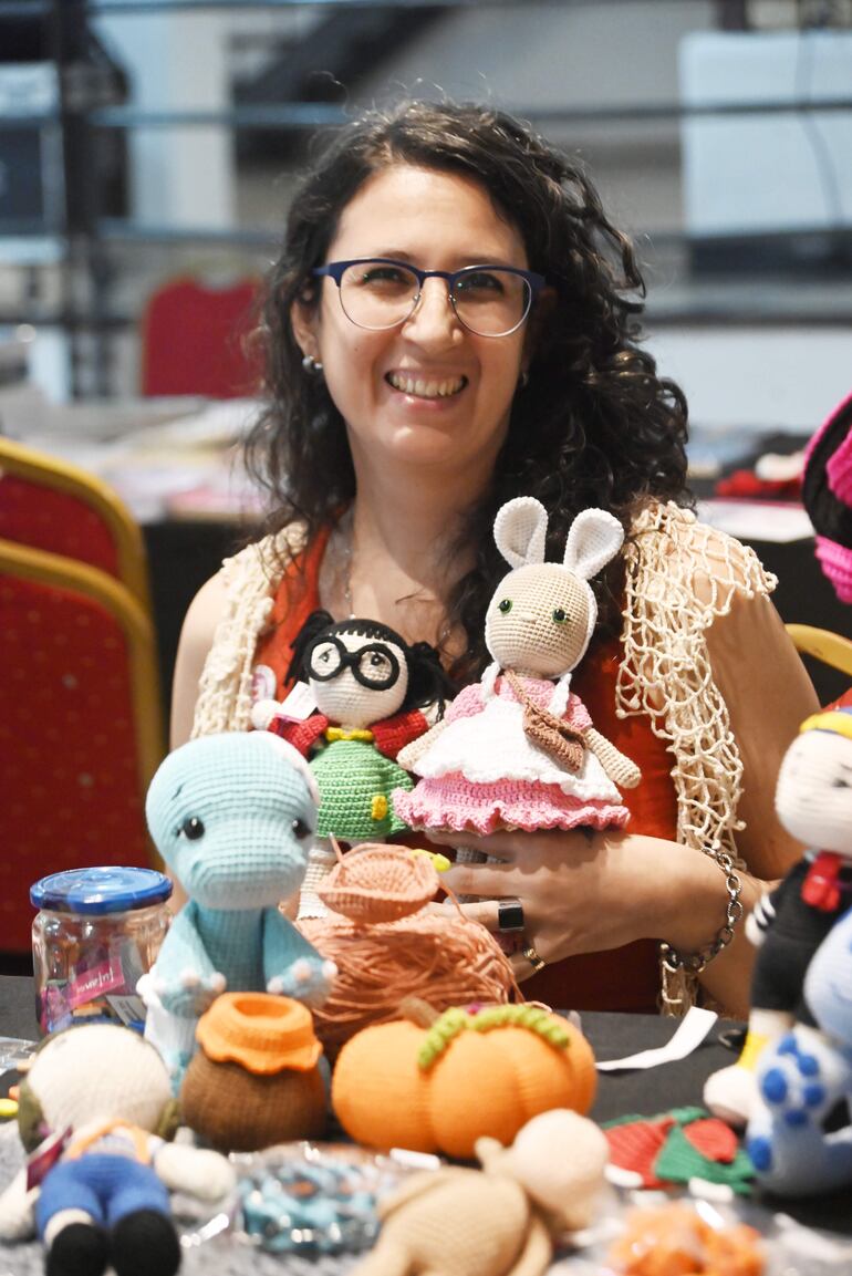 “El Emprendeshopping es un apoyo importante, una oportunidad para que más gente nos conozca”, sostuvo Marta Saifildin, que estuvo presente con su línea de amigurumis de crochet, con su marca Fufan. Así también, dijo que espera que el nuevo gobierno ponga foco en los emprendedores y los apoye con más espacios para crecer.