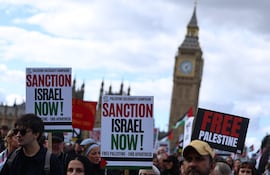 Miles de manifestantes propalestinos denuncian en Londres tres años de genocidio en Gaza. EFE/EPA/NEIL HALL