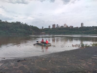 La actividad pesquera recobra vida con la crecida del río Paraná, en el Este.