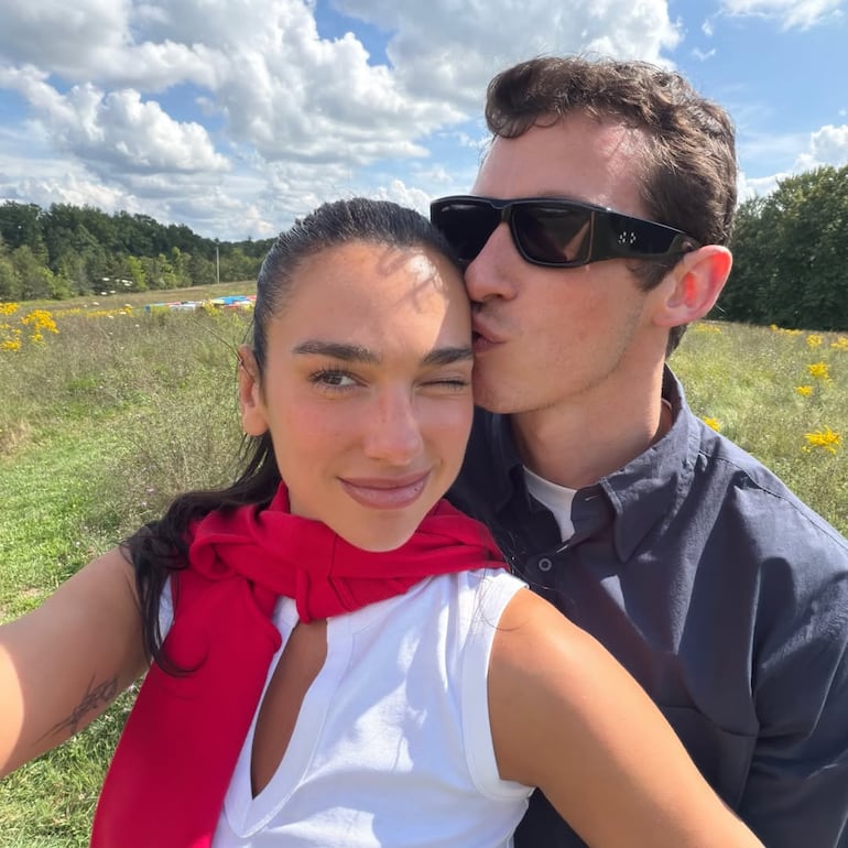 Dua Lipa y su esposo Callum Turner siguen de luna de miel. (Instagram/Dua Lipa)
