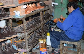 La mayoría de la población en edad económicamente activa obtiene sus recursos para subsistir mediante el empleo en micro, pequeñas y medianas empresas (mipymes). Se trata del "motor" de la economía, y es, a la vez, el sector más informal.