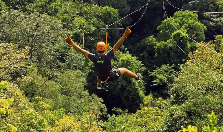 Tirolesa de 150 metros, una de las atracciones de Chacurrú Ecoturismo.