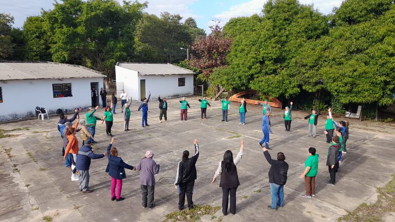 Los adultos mayores de Pilar,también realizan ejercicios físicos con docentes y alumnos de la carrera de Educación Física de la facultad de Ciencias Aplicadas de la UNP.