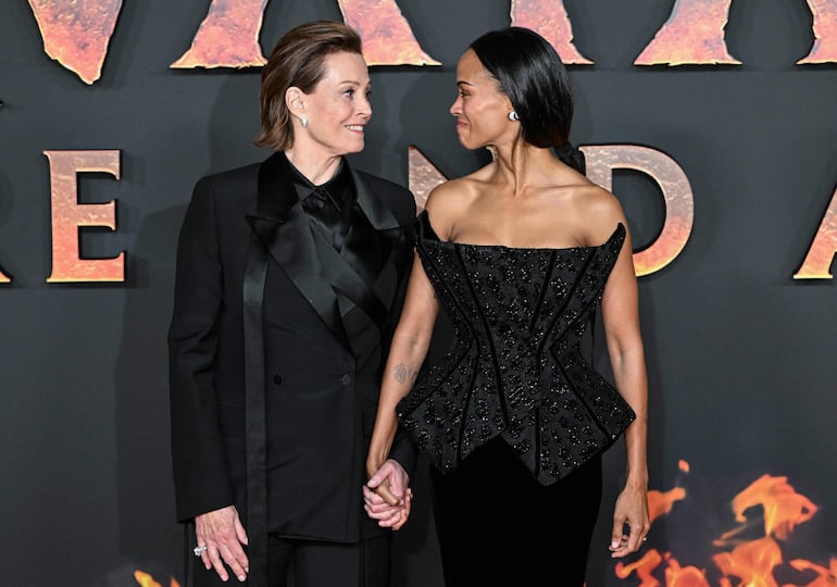 Sigourney Weaver y Zoe Saldaña.