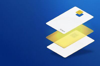 Para activar la tarjeta, el usuario solo debe escanear el código QR que se encuentra al dorso del plástico.