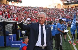 Gustavo Alfaro, entrenador de la selección paraguaya, obtuvo su segundo triunfo en mundiales.