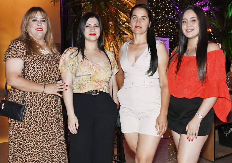 Alicia Garay, Perla Román, Sonia Vargas y Rocío Espinoza. 