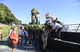 Salesianos celebran su fe con emotiva procesión náutica a María Auxiliadora