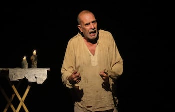 Héctor Silva en una imagen de la obra "El loco de Cervantes". El actor ofrecerá un nuevo taller de entrenamiento actoral en el Teatro de las Américas.