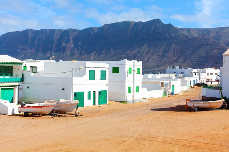 Famara, Lanzarote. Casas blancas tradicionales, Islas Canarias, España.