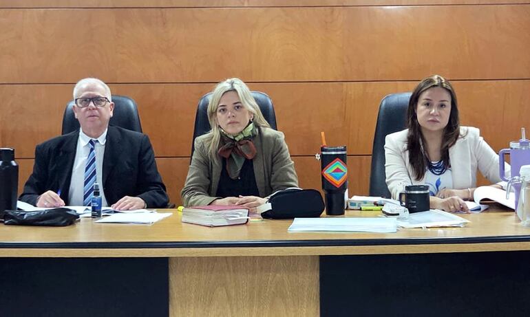 Jueces Héctor Capurro, María Fernanda García de Zúñiga (presidenta) y Yolanda Portillo integran el Tribunal de Sentencia.