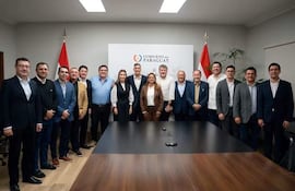 Gobernadores del Partido Colorado se reunieron con Santiago Peña.