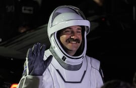 El astronauta de la NASA, el piloto Jack Hathaway, sale del edificio Neil A. Armstrong Operations and Checkout rumbo al Complejo de Lanzamiento Espacial 40 como parte de los preparativos para el lanzamiento de la Crew-12, en la Estación de la Fuerza Espacial de Cabo Cañaveral, Florida, Estados Unidos, el 13 de febrero de 2026.