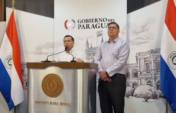 Conferencia de prensa del titular de la ANDE, Félix Sosa, y el gerente técnico, Tito Ocariz, en Mburuvicha Róga.