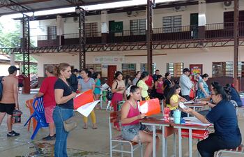 Los padres deben presentar recibo de pago de aporte para inscribir a su hijos en el Escuela Soldado Paraguayo de Ciudad del Este.