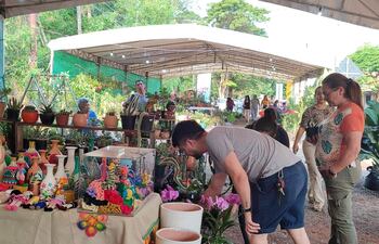 Los expositores resaltaron que el domingo hubo mucha concurrencia en familia. La muestra se despide hoy con ofertas.