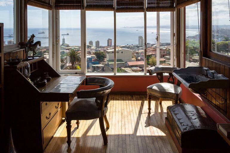 Valparaíso, Chile: Vista de la bahía de Valparaíso desde La Sebastiana, la casa museo de Pablo Neruda.