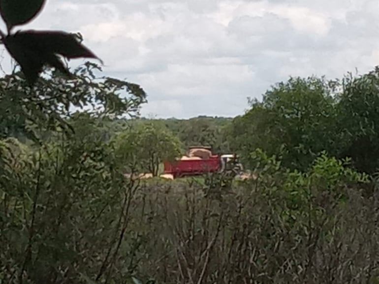 Los denunciantes aseguran que diariamente se está sacando una gran cantidad de arena del arroyo Guazú Reta