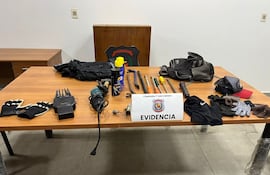 Vehículo incautado en San Lorenzo, con herramientas que podrían ser utilizadas para cometer hurtos.