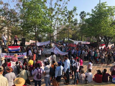 Organizaciones sociales se colocaron frente al Congreso para acompañar el tratamiento de aprobación de recursos para la construcción de viviendas..