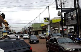 Calle Mcal. López, pleno centro de Pedro Juan Caballero, con leve repunte en materia de flujo vehicular.