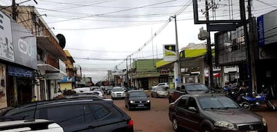 Calle Mcal. López, pleno centro de Pedro Juan Caballero, con leve repunte en materia de flujo vehicular.