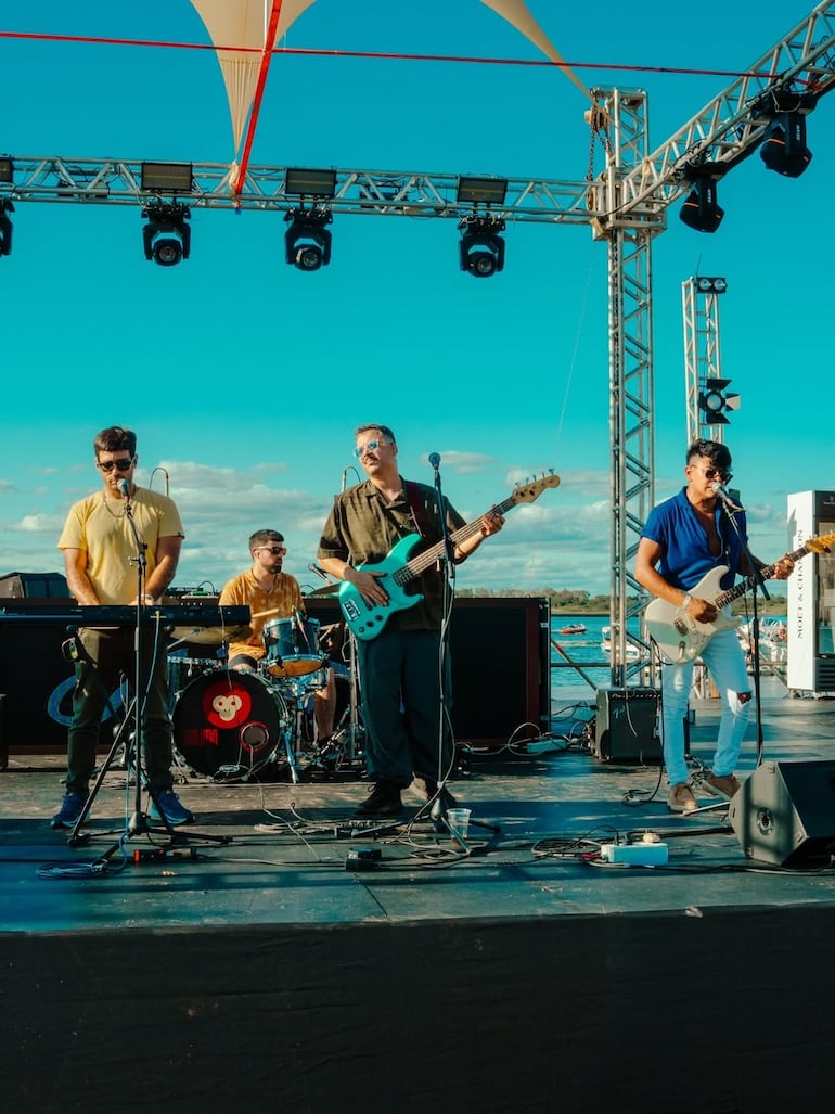 El grupo paraguayo LaNuestra fue parte del festival presentando sus canciones.