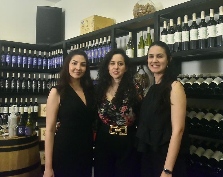 Verónica Acuña, Lourdes Huésped y Stefi Achucarro.