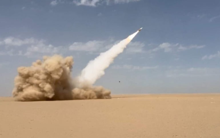 Estados Unidos dispara un misil contra Irán en el marco de su operativo Furia Epica.