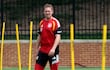 Julian Nagelsmann, director técnico de Alemania, observa durante una sesión de entrenamiento de la selección de Alemania en la Winston-Salem State University.